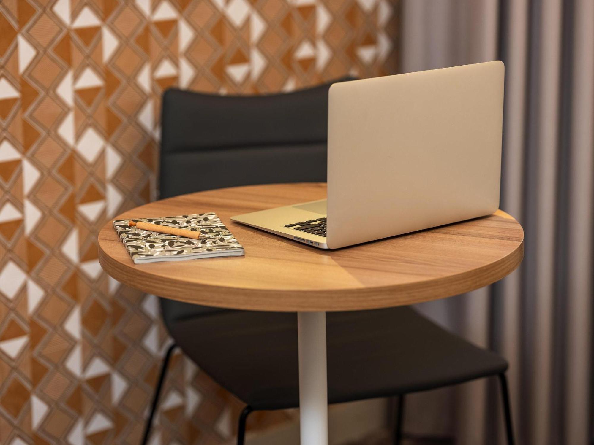 Ibis Gare Montparnasse Catalogne Parigi