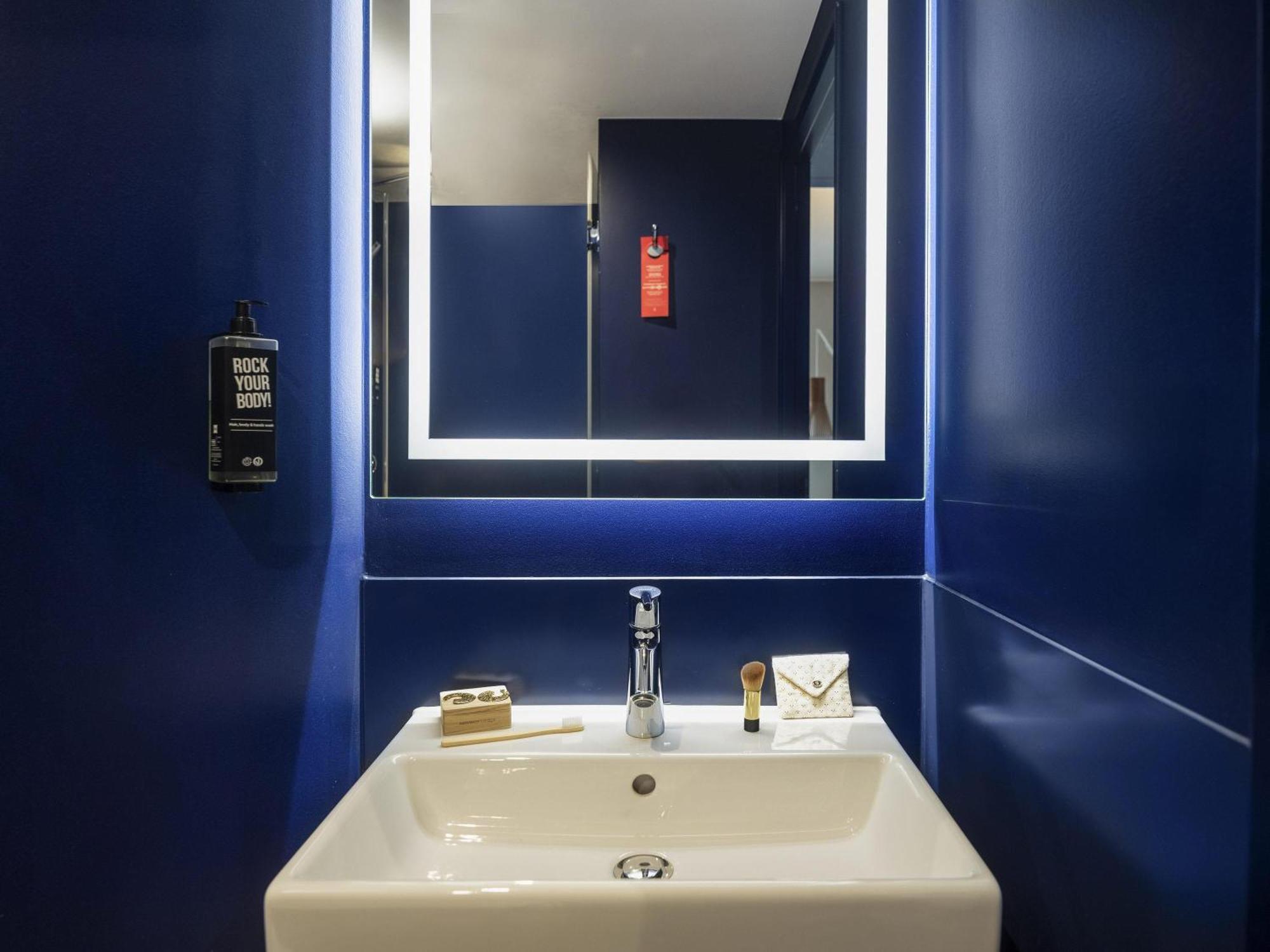 Ibis Gare Montparnasse Catalogne 3* Parigi